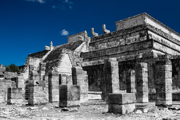 有羽毛的蛇金字塔图片下载