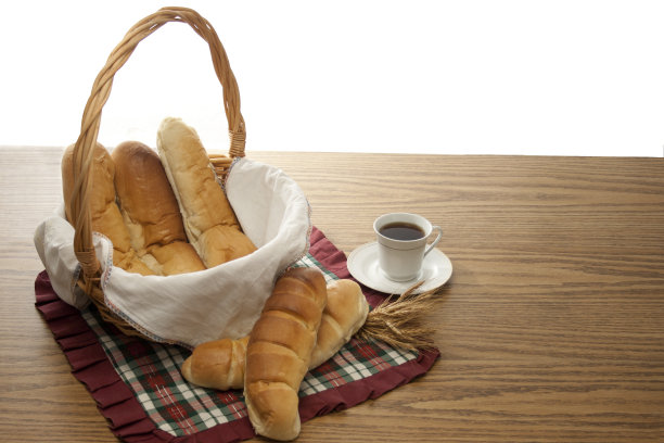 面包放在篮子里图片下载