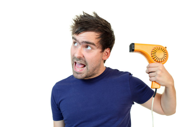 吹风机的男人图片下载