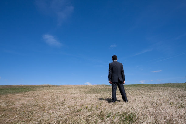 独自一人在战场上图片下载