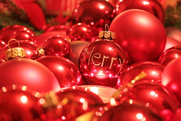 红色的圣诞球图片下载