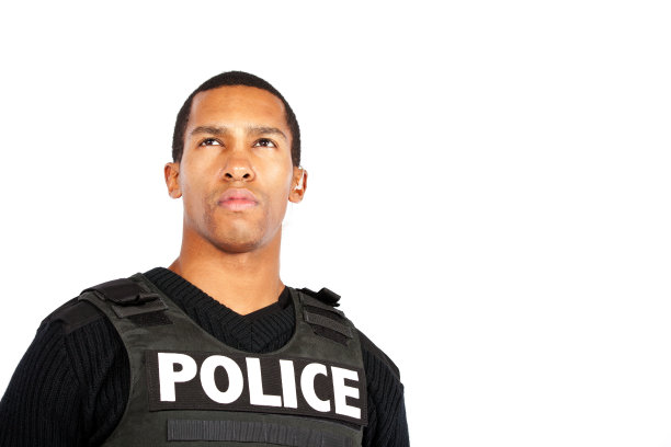 年轻警官注视着图片下载