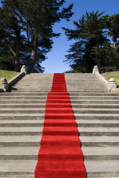 红地毯的楼梯图片下载