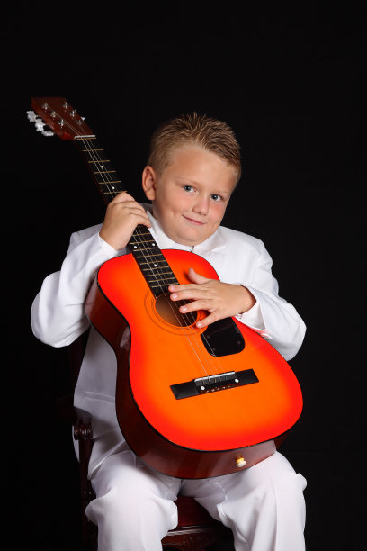 年轻英俊的男孩图片下载