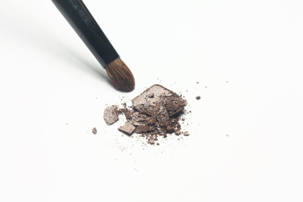 刷和眼影图片下载