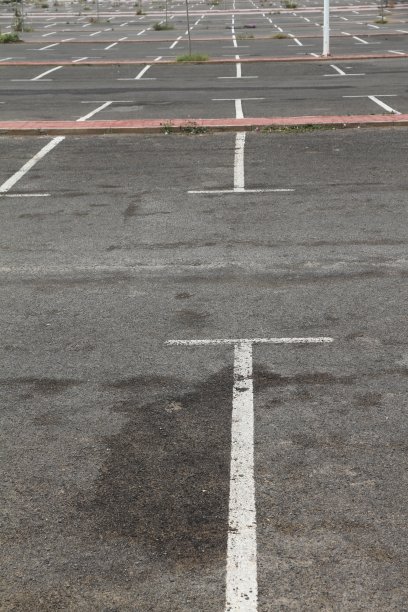 孤独的停车场图片下载