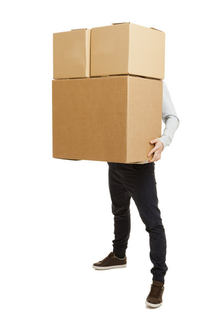 手持卡片盒的男子图片下载