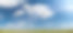 广阔的夏季全景与深蓝色的天空和云图片下载