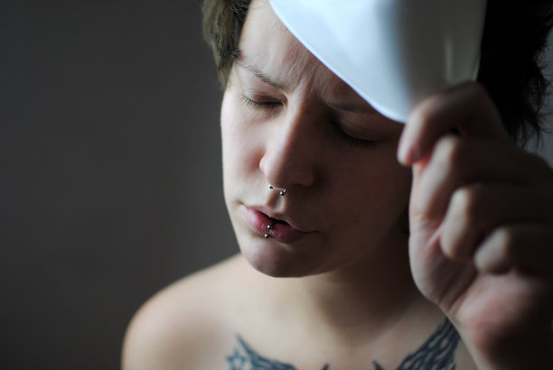 化妆舞会的痛苦图片下载