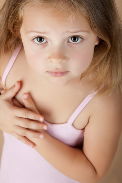 美丽的小女孩肖像图片下载