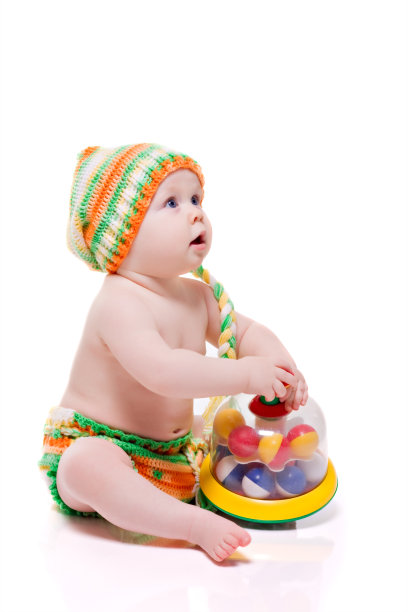 可爱的婴儿和一个玩具图片下载