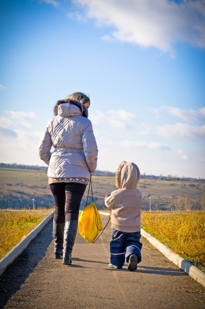 母亲和儿子图片下载