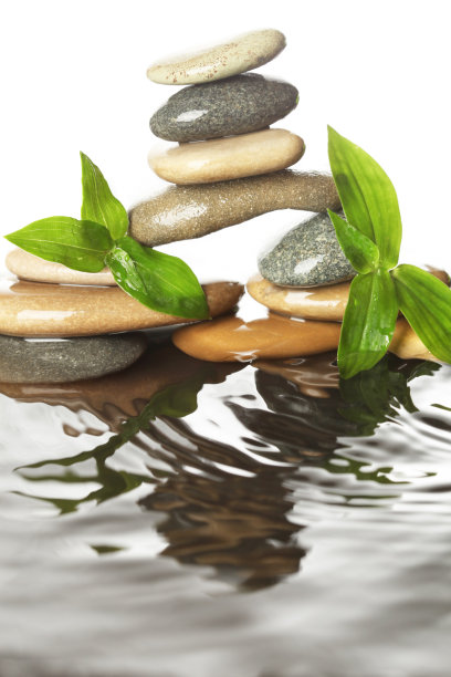 石头在水里图片下载