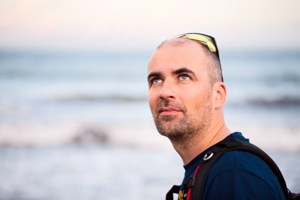 海上的人图片下载