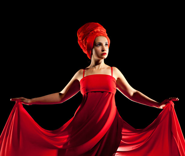 穿着红衣服的年轻漂亮的女人图片下载