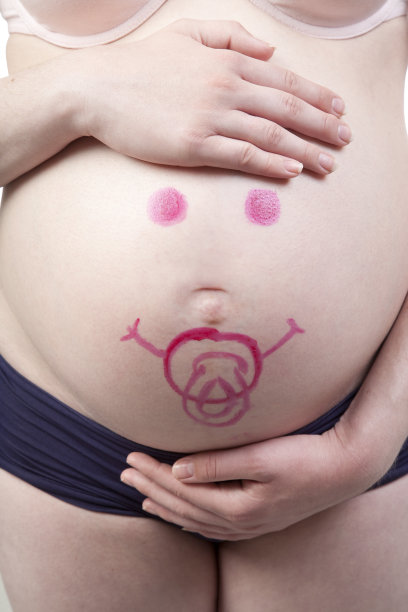 婴儿在怀孕的肚子上画画图片下载