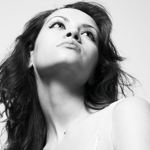 年轻漂亮的女士图片下载