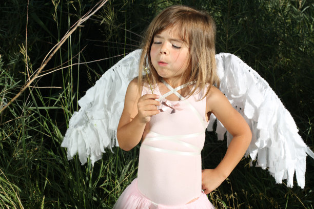 仙女吹蒲公英图片下载