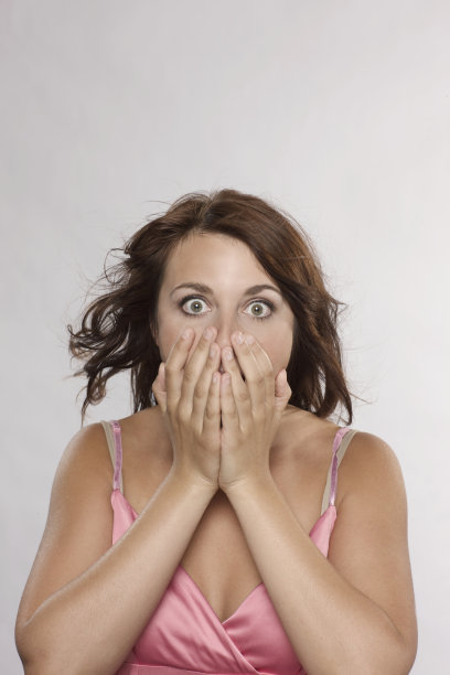 白底上的年轻女子图片下载