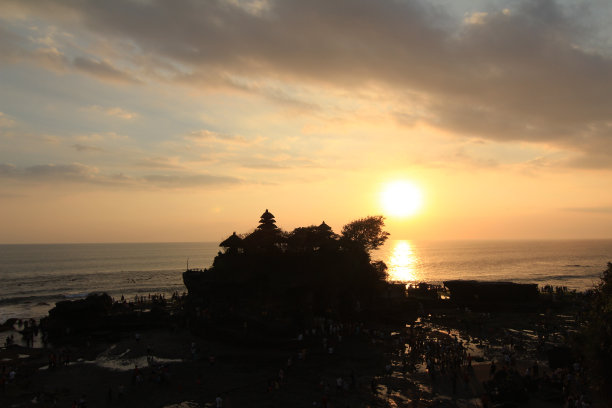 塔纳地段的日落图片下载