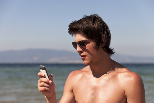 在海滩上……图片下载