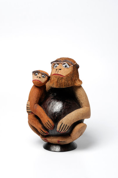 猴子家庭储蓄罐图片下载