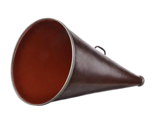 白色背景下的大棕色和红色扩音器图片下载