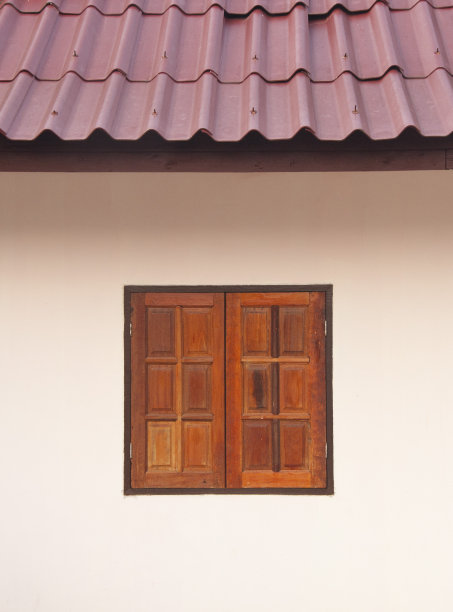 泰国的木制窗玻璃图片下载