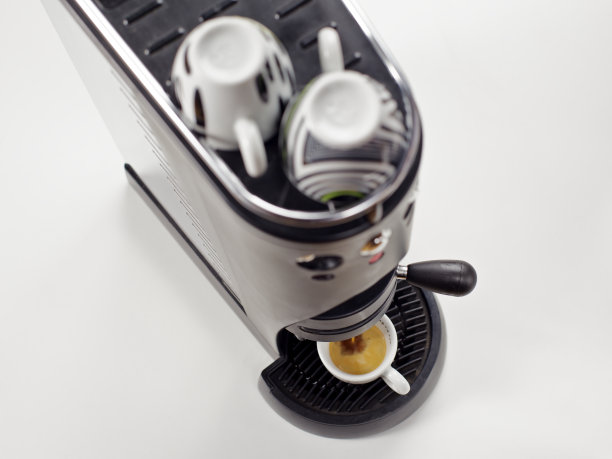 有新鲜饮料的咖啡机图片下载