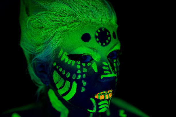 霓虹灯的女孩图片下载