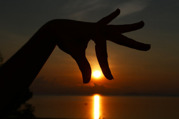 把太阳图片下载