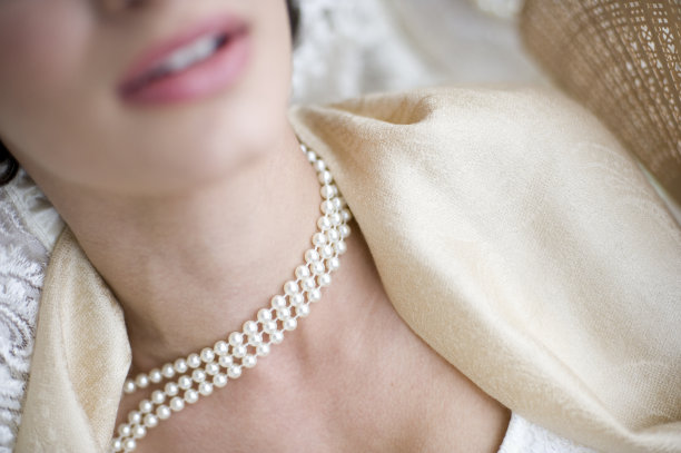 优雅的珍珠女郎图片下载