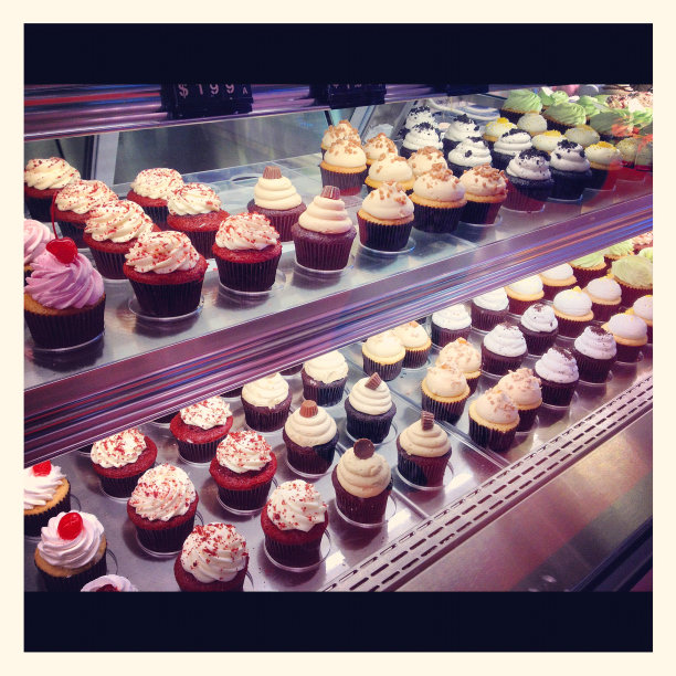 面包店里的美味小蛋糕图片下载