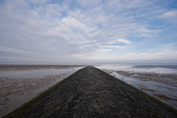 瓦登湖天空云云图片下载