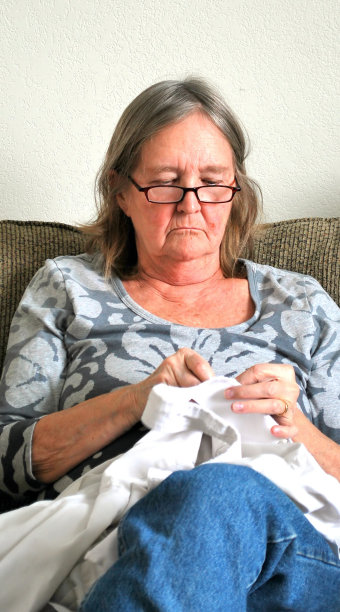 缝纫的一天。图片下载