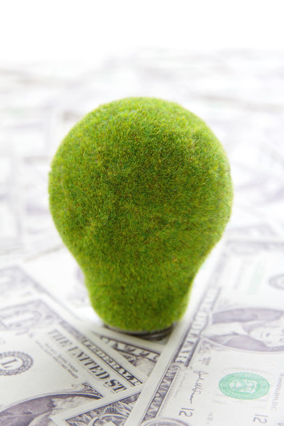 环保灯泡与现金概念图片下载