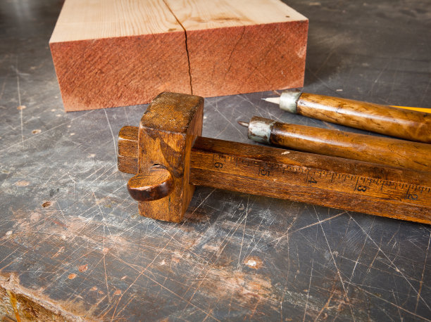 带有大块木头的老式测量工具图片下载