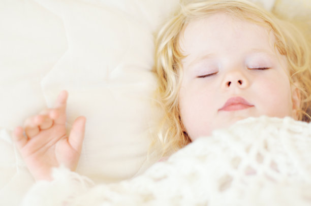 熟睡的婴儿图片下载