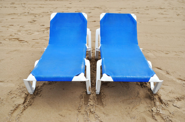 沙滩上的座位图片下载