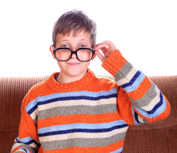 儿童戴眼镜图片下载