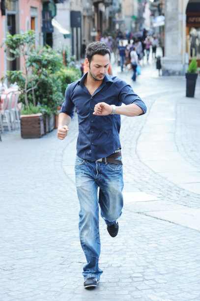 男孩迟到了图片下载