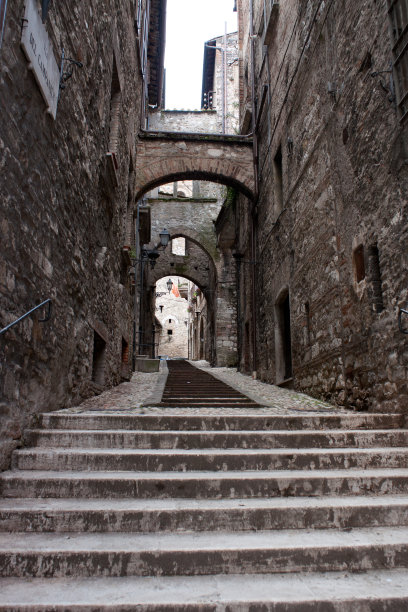 狭窄的石头街道，意大利，欧洲图片下载