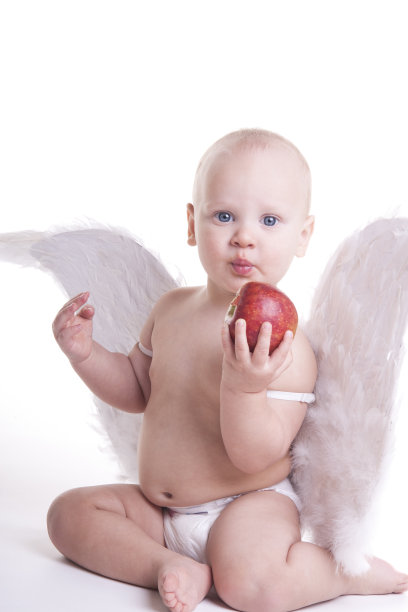 有水果和天使翅膀的孩子图片下载