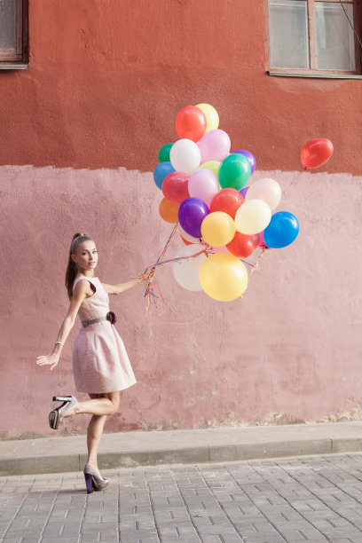 女人有气球图片下载