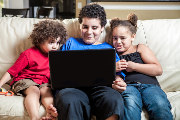 孩子使用电脑图片下载