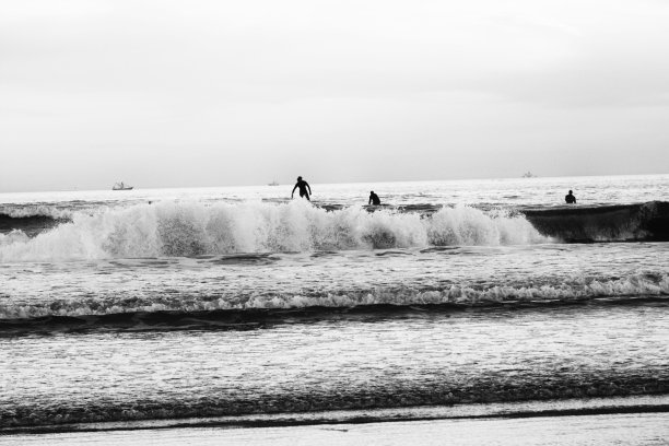 在大西洋上冲浪图片下载