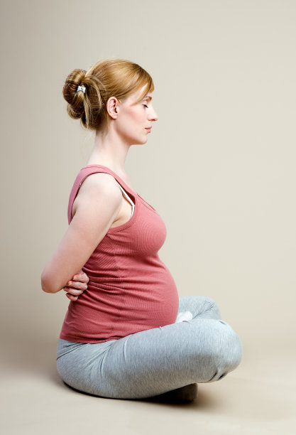 怀孕的女性图片下载