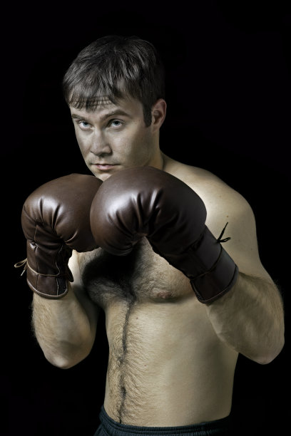 戴拳击手套的男人图片下载
