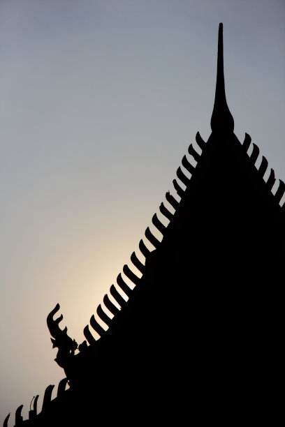 山墙先端的阴影图片下载