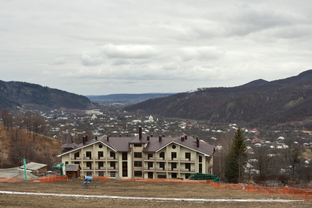 最近在喀尔巴阡修建的滑雪者旅馆图片下载